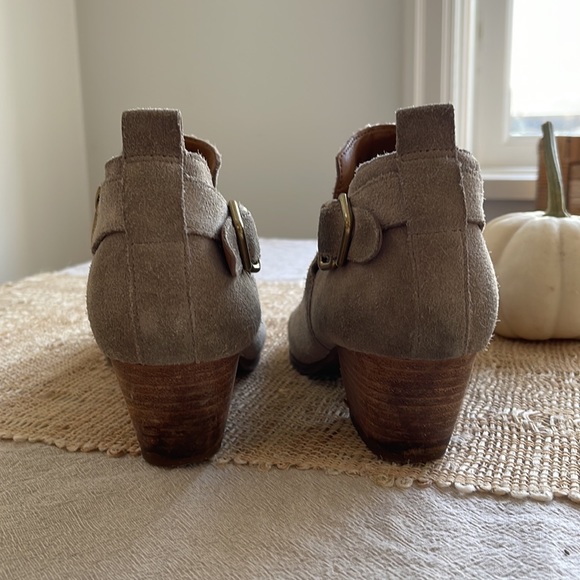 Tan coloured Sarto Ankle Boots - size 8US. Crazy comfortable and super cute! - Picture 3 of 3